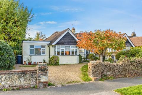 2 bed property, in Ockley Lane, £425,000