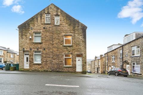 2 bed property, in Hainworth Wood Road, £100,000