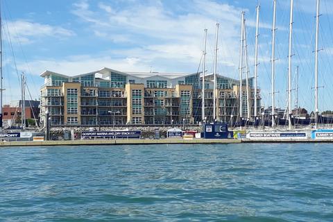 2 bed property, in Gosport Marina, £255,000