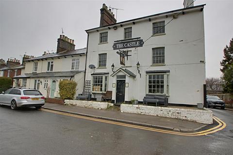 4 bed property, in Park Road, £700,000
