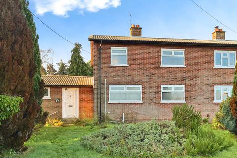2 bed property, in Bullards Lane, £250,000