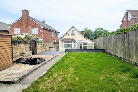 2 bed property, in Shrewsbury Road, £395,000