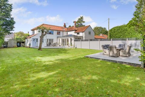 6 bed property, in Market Street, £650,000