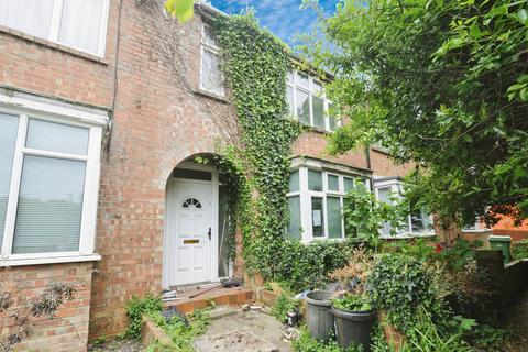 3 bed property, in Old London Road, £200,000