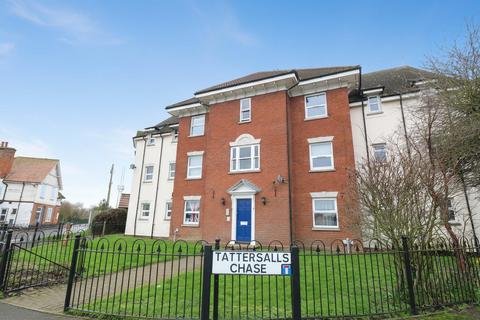 1 bed property, in Tattersalls Chase, £140,000