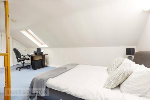 3 bed property, in Bracken Close, £385,000