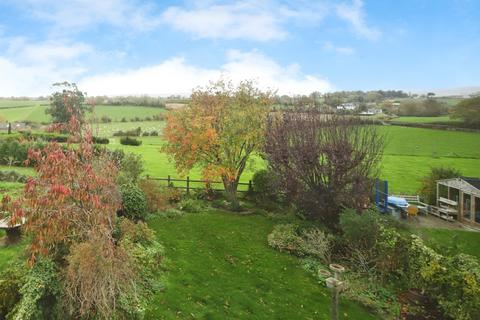 3 bed property, in Wembdon Hill, £350,000
