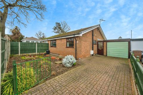 2 bed property, in Bradbury Close, £270,000