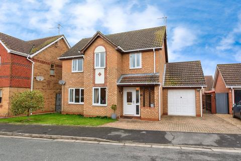 3 bed property, in St. Marys Gardens, £265,000