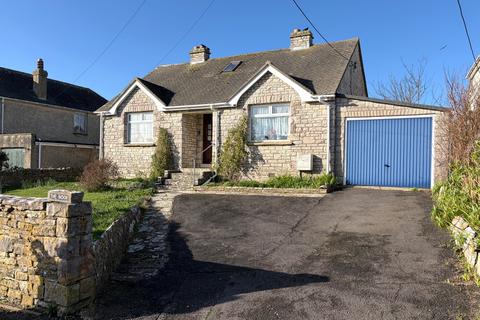 2 bed property, in Toms Field Road, £575,000