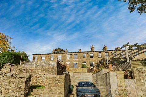 2 bed property, in Laythorpe Terrace, £270,000