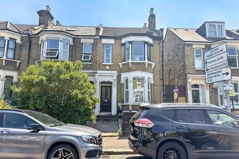 2 bed property, in Grove Green Road, £439,000