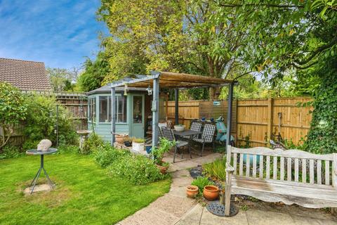3 bed property, in Flaxen Field, £620,000