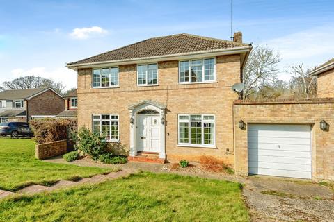 4 bed property, in Milton Crescent, £600,000