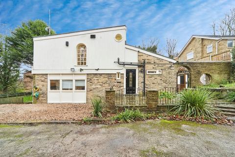 4 bed property, in Park Drive, £300,000