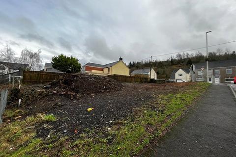 Studio, in Heol Cwmaman, £33,000