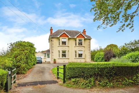 4 bed property, in Blaencelyn, £445,000