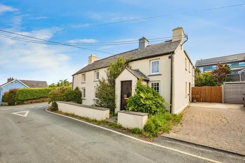 4 bed property, in Felin Road, £300,000
