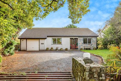 3 bed property, in Llangoedmor, £350,000