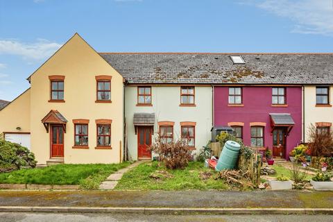 3 bed property, in Maes Yr Orsaf, £130,000