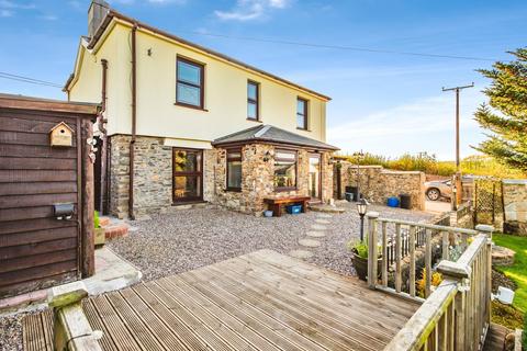 3 bed property, in Pencader, £355,000