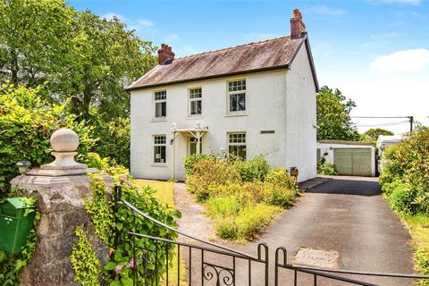 4 bed property, in Cross Inn, £450,000
