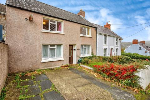 3 bed property, in Longdown Bank, £200,000