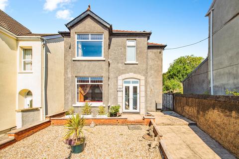 3 bed property, in Causeway Street, £265,000