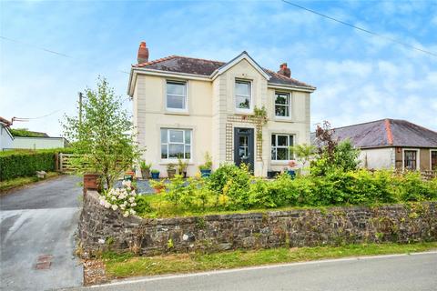 3 bed property, in Llanpumsaint, £275,000
