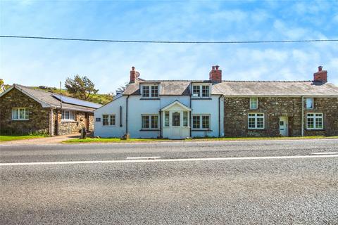 6 bed property, in Dinas Cross, £530,000