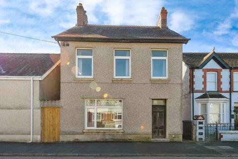 3 bed property, in High Street, £230,000