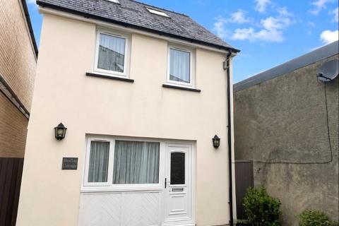 2 bed property, in Brodog Lane, £170,000