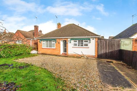 2 bed property, in Boyces Road, £185,000