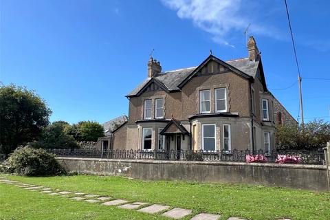 3 bed property, in High Street, £550,000