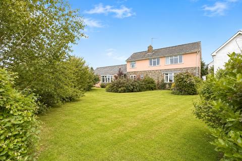 4 bed property, in Solva, £500,000
