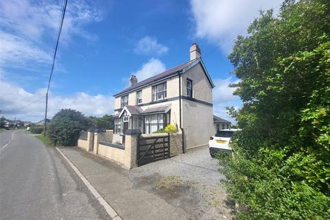 3 bed property, in Portfield Gate, £290,000