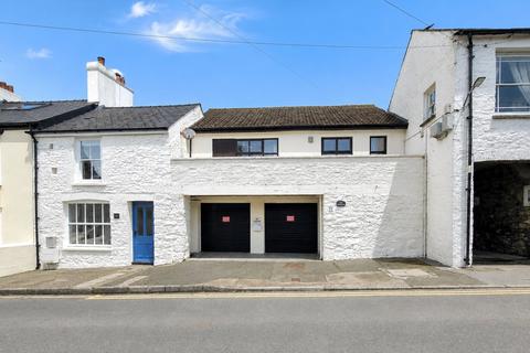 2 bed property, in Goat Street, £225,000