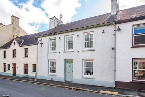 8 bed property, in Stone Street, £380,000