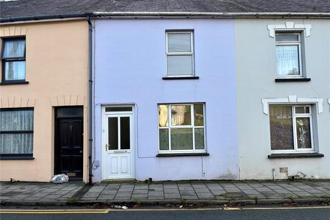 3 bed property, in High Street, £150,000