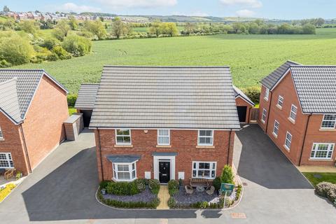 4 bed property, in Dunmore Road, £686,000