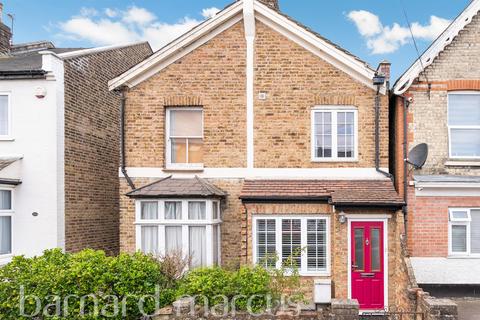 2 bed property, in Salisbury Road, £600,000