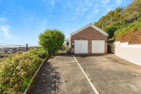 2 bed property, in Graig, £160,000