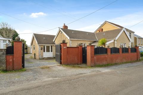 3 bed property, in Trallwm Road, £310,000