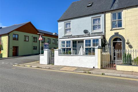 4 bed property, in Charles Street, £130,000