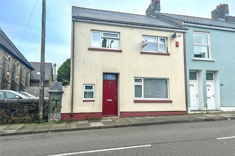 3 bed property, in High Street, £180,000
