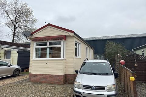1 bed property, in Station Road, £35,000
