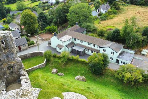 8 bed property, in Llawhaden, £475,000