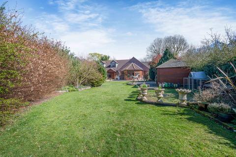 4 bed property, in Baconsthorpe Road, £725,000