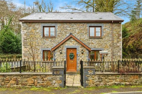 4 bed property, in Station Road, £285,000