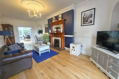 3 bed property, in Mayfield Drive, £399,000